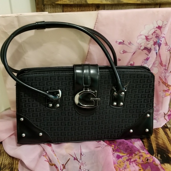 Guess purse - Picture 2 of 3